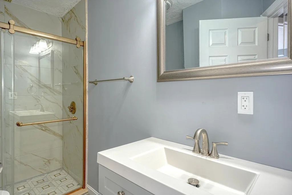 4 bed, 2 bath apartment for rent at 20 Common St Unit 20, Natick — photo 10 of 18