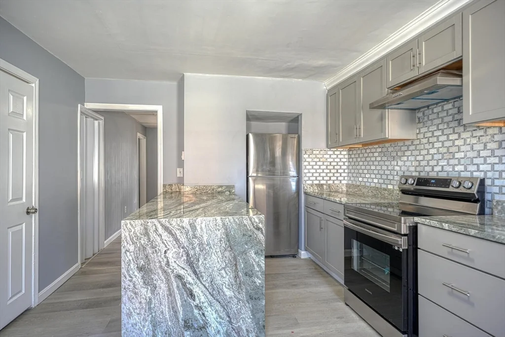 4 bed, 2 bath apartment for rent at 20 Common St Unit 20, Natick — photo 5 of 18