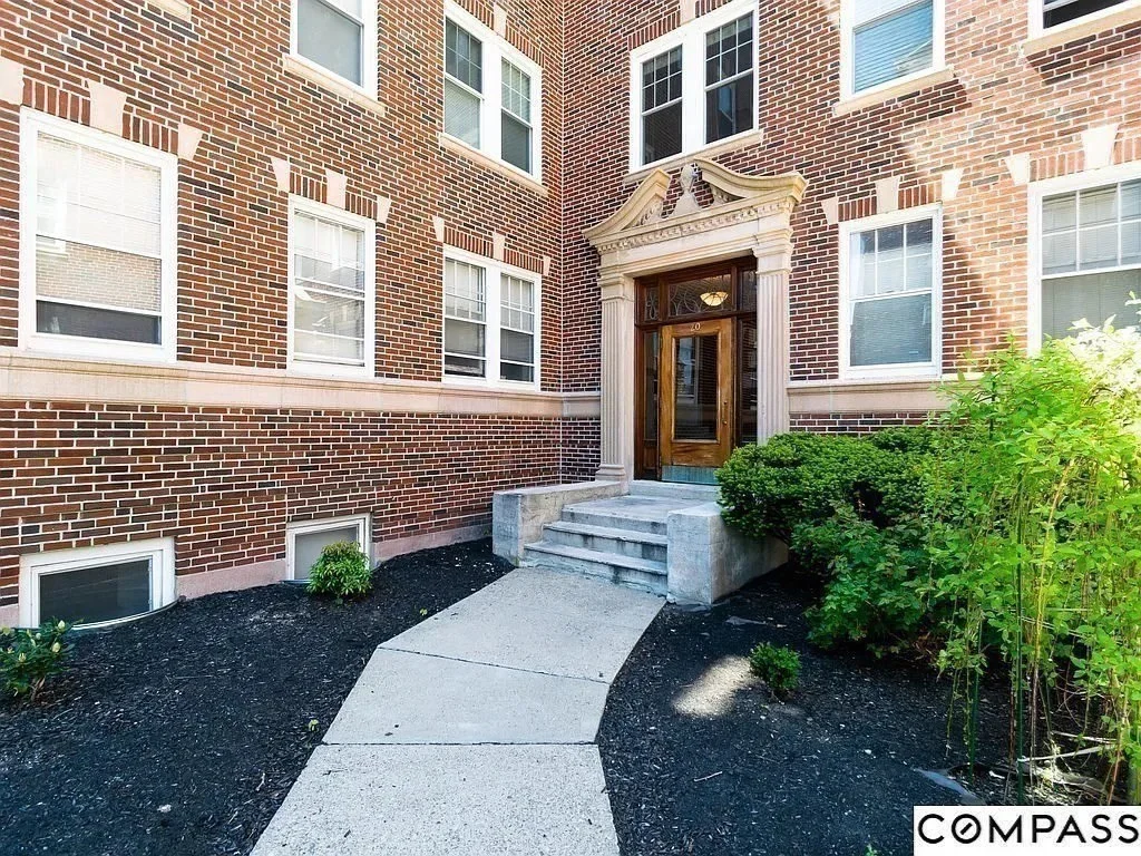 1 bed, 1 bath apartment for rent at 20 Concord Ave Unit 2, Harvard Square — photo 12 of 14