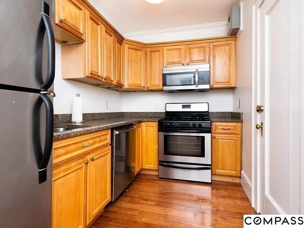 1 bed, 1 bath apartment for rent at 20 Concord Ave Unit 2, Harvard Square — photo 1 of 14