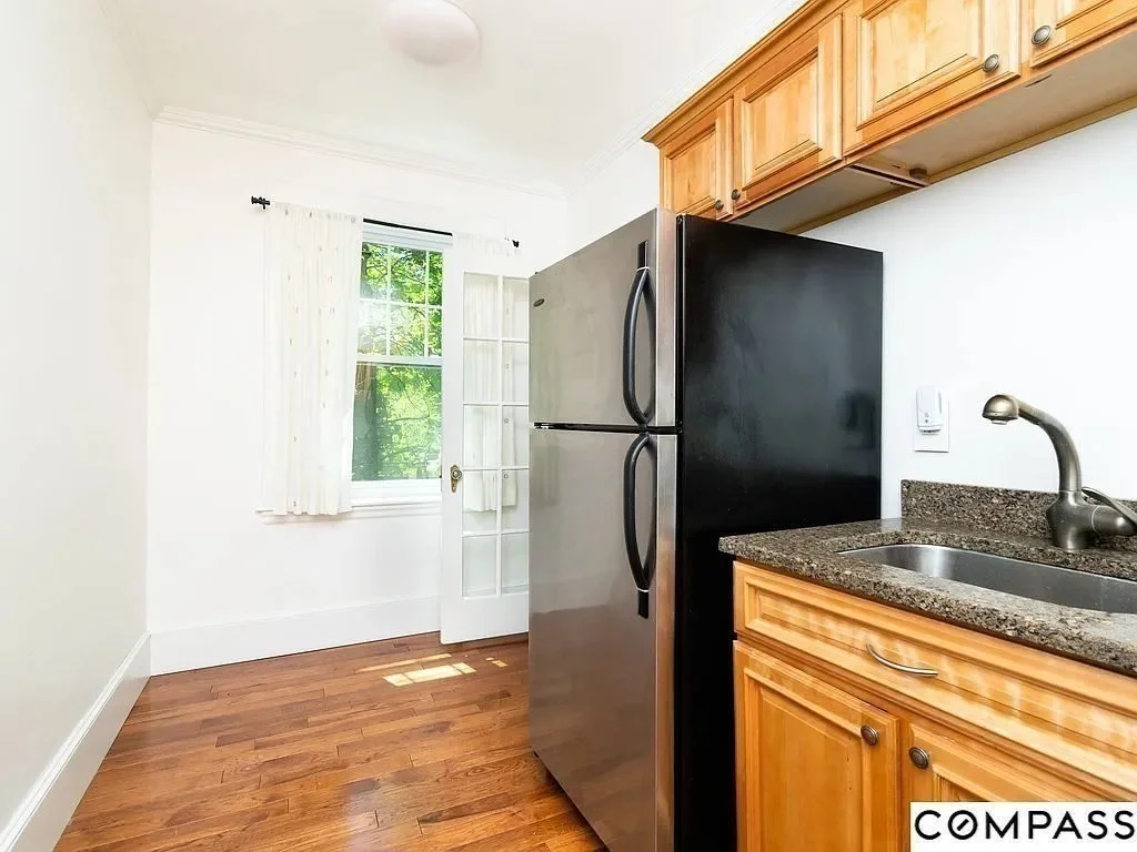1 bed, 1 bath apartment for rent at 20 Concord Ave Unit 2, Harvard Square — photo 2 of 14