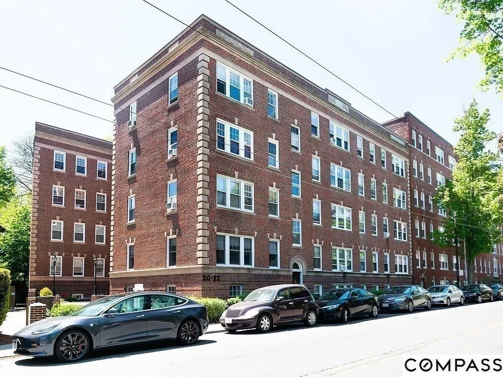 1 bed, 1 bath apartment for rent at 20 Concord Ave Unit 2, Harvard Square — photo 13 of 14