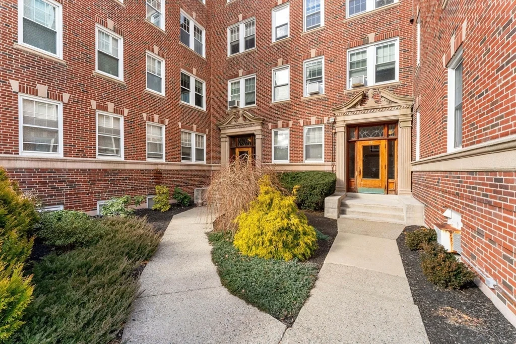 1 bed, 1 bath apartment for rent at 20 Concord Ave Unit 6, Harvard Square — photo 18 of 20