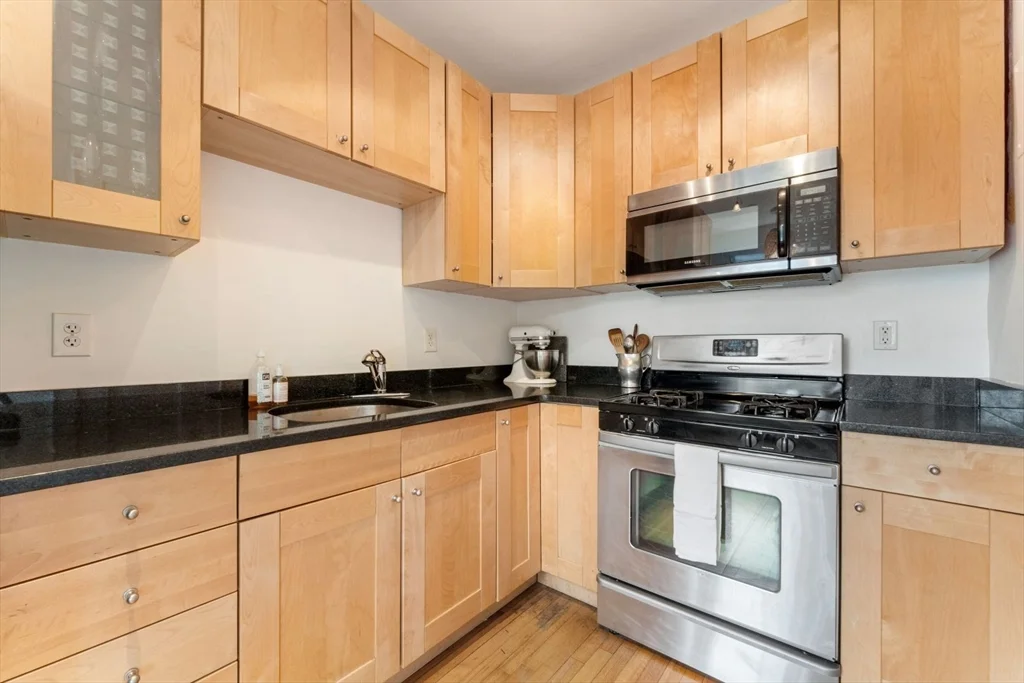 1 bed, 1 bath apartment for rent at 20 Concord Ave Unit 6, Harvard Square — photo 8 of 20