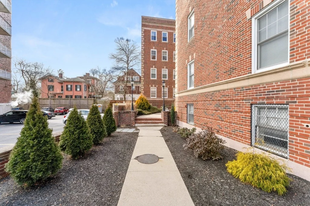1 bed, 1 bath apartment for rent at 20 Concord Ave Unit 6, Harvard Square — photo 19 of 20
