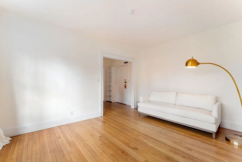 1 bed, 1 bath apartment for rent at 20 Concord Ave Unit 6, Harvard Square — photo 4 of 20