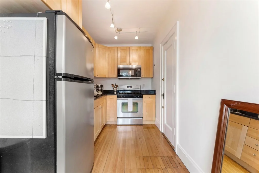 1 bed, 1 bath apartment for rent at 20 Concord Ave Unit 6, Harvard Square — photo 6 of 20