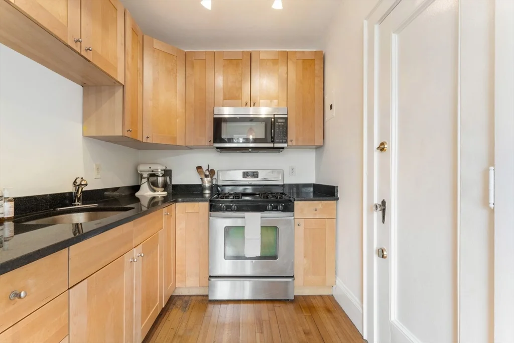 1 bed, 1 bath apartment for rent at 20 Concord Ave Unit 6, Harvard Square — photo 7 of 20