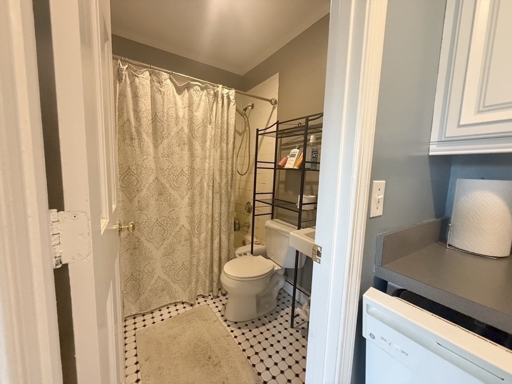 Studio bed, 1 bath apartment for rent at 20 Concord Sq Unit 6, South End — photo 10 of 15