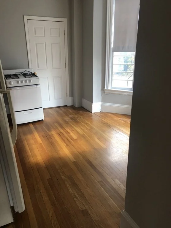 Studio bed, 1 bath apartment for rent at 20 Crescent Ave Unit 1, South Braintree — photo 6 of 9
