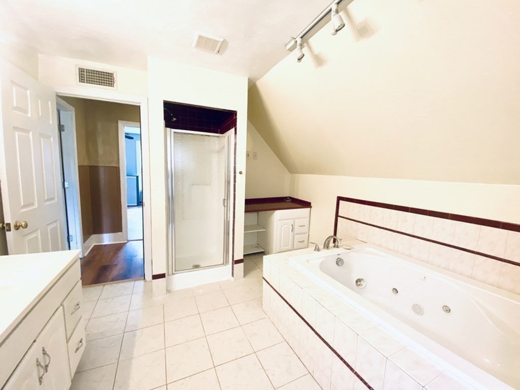 3 bed, 1 bath apartment for rent at 20 Crystal Unit 1, Worcester — photo 12 of 19