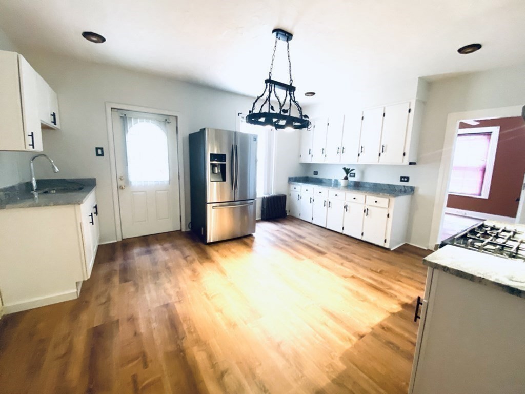 3 bed, 1 bath apartment for rent at 20 Crystal Unit 1, Worcester — photo 8 of 19
