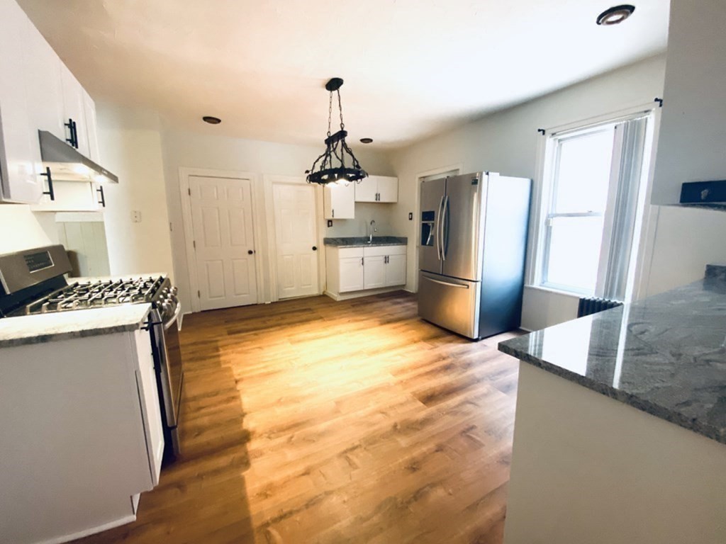 3 bed, 1 bath apartment for rent at 20 Crystal Unit 1, Worcester — photo 6 of 19