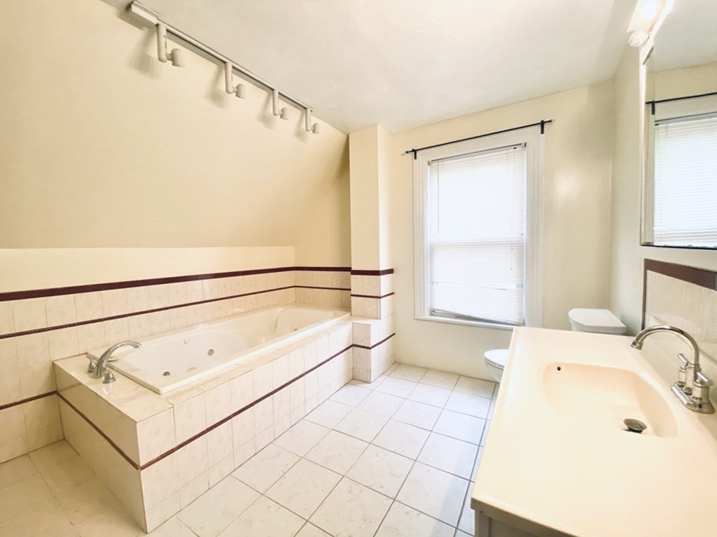 3 bed, 1 bath apartment for rent at 20 Crystal Unit 1, Worcester — photo 17 of 19