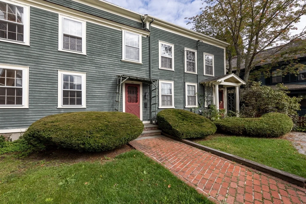 2 bed, 1 bath apartment for rent at 20 Darling St Unit None, Glenwood