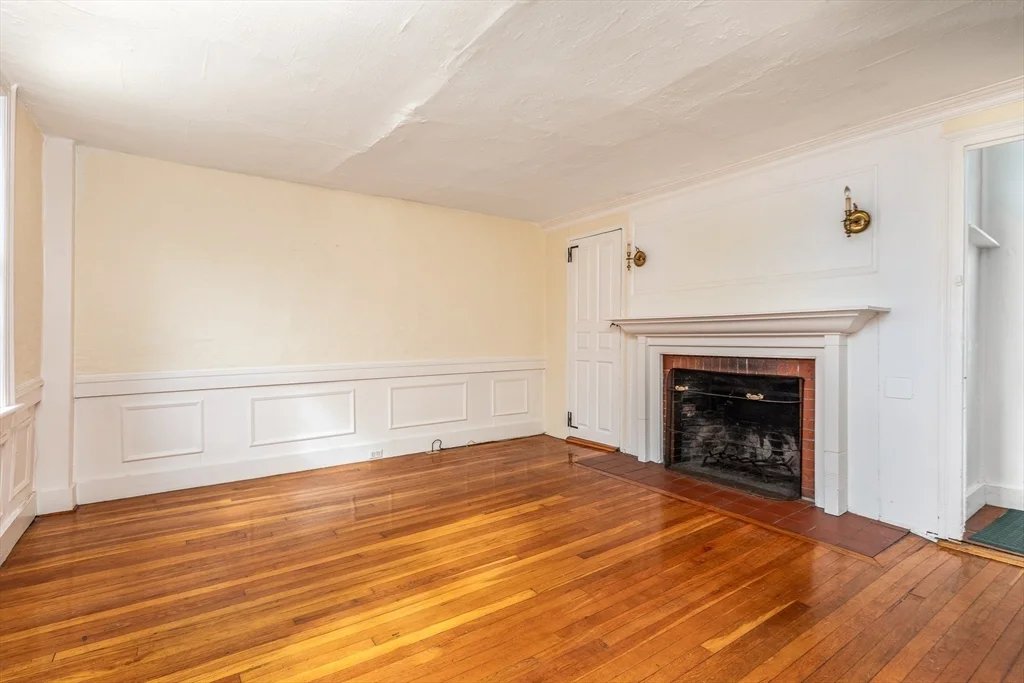 2 bed, 1 bath apartment for rent at 20 Darling St Unit None, Glenwood — photo 3 of 23