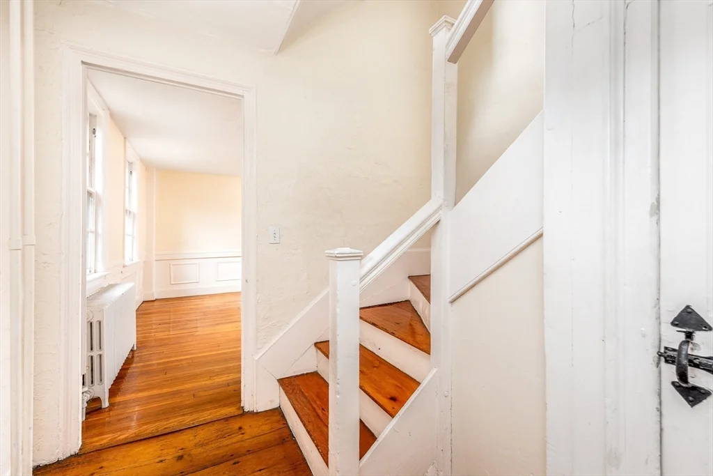 2 bed, 1 bath apartment for rent at 20 Darling St Unit None, Glenwood — photo 2 of 23