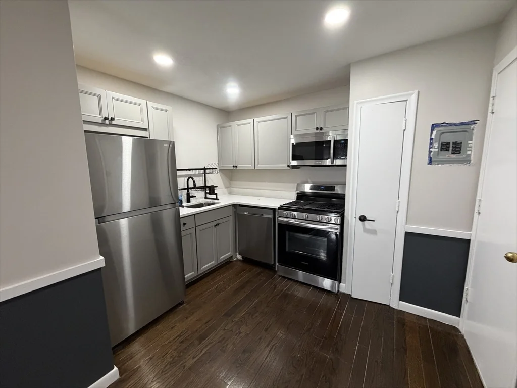 2 bed, 1 bath apartment for rent at 20 Dix Unit 31, Dorchester — photo 3 of 15