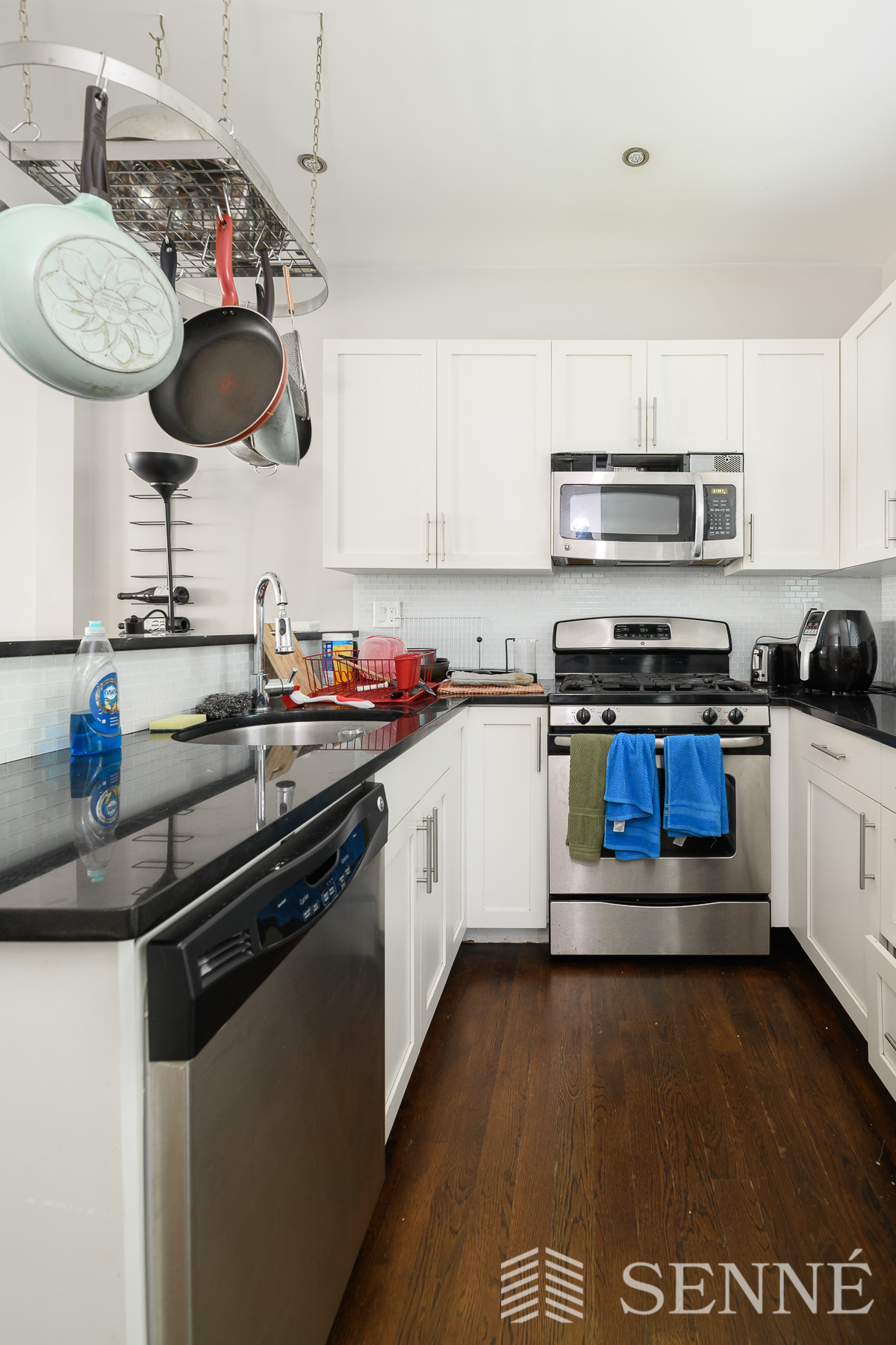 3 bed, 1.5 bath apartment for rent at 20 Dodge St, Riverside — photo 3 of 13