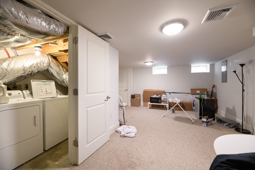 3 bed, 1 bath apartment for rent at 20 Dodge Unit 20, Riverside — photo 5 of 12