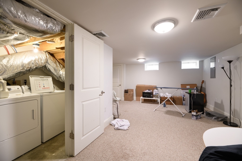 3 bed, 1 bath apartment for rent at 20 Dodge Unit 20, Riverside — photo 9 of 12
