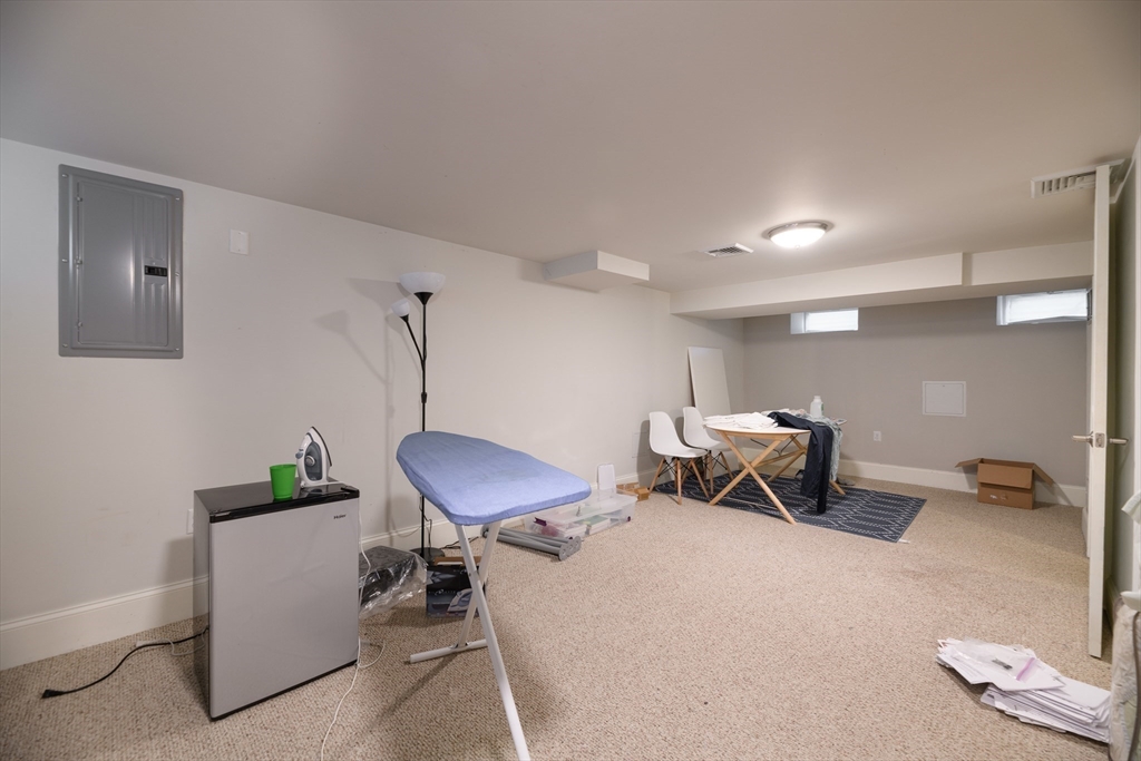 3 bed, 1 bath apartment for rent at 20 Dodge Unit 20, Riverside — photo 8 of 12