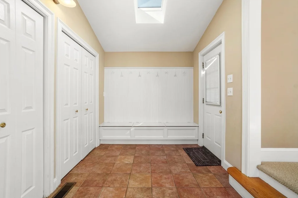 5 bed, 3 bath apartment for rent at 20 Donizetti St, Wellesley — photo 16 of 23