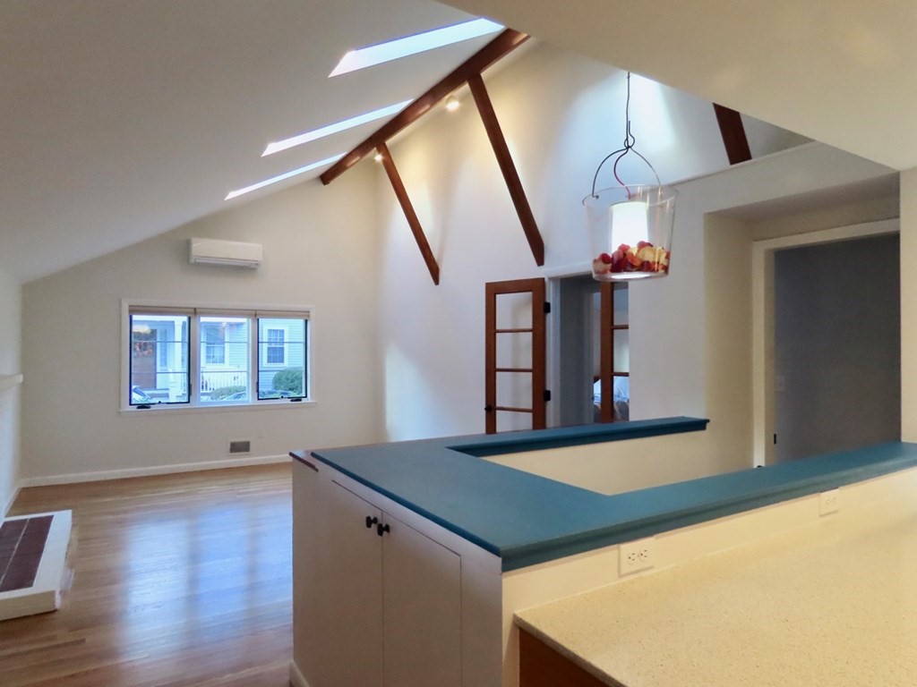 4 bed, 3 bath apartment for rent at 20 Donnell St, Neighborhood 9 — photo 5 of 23