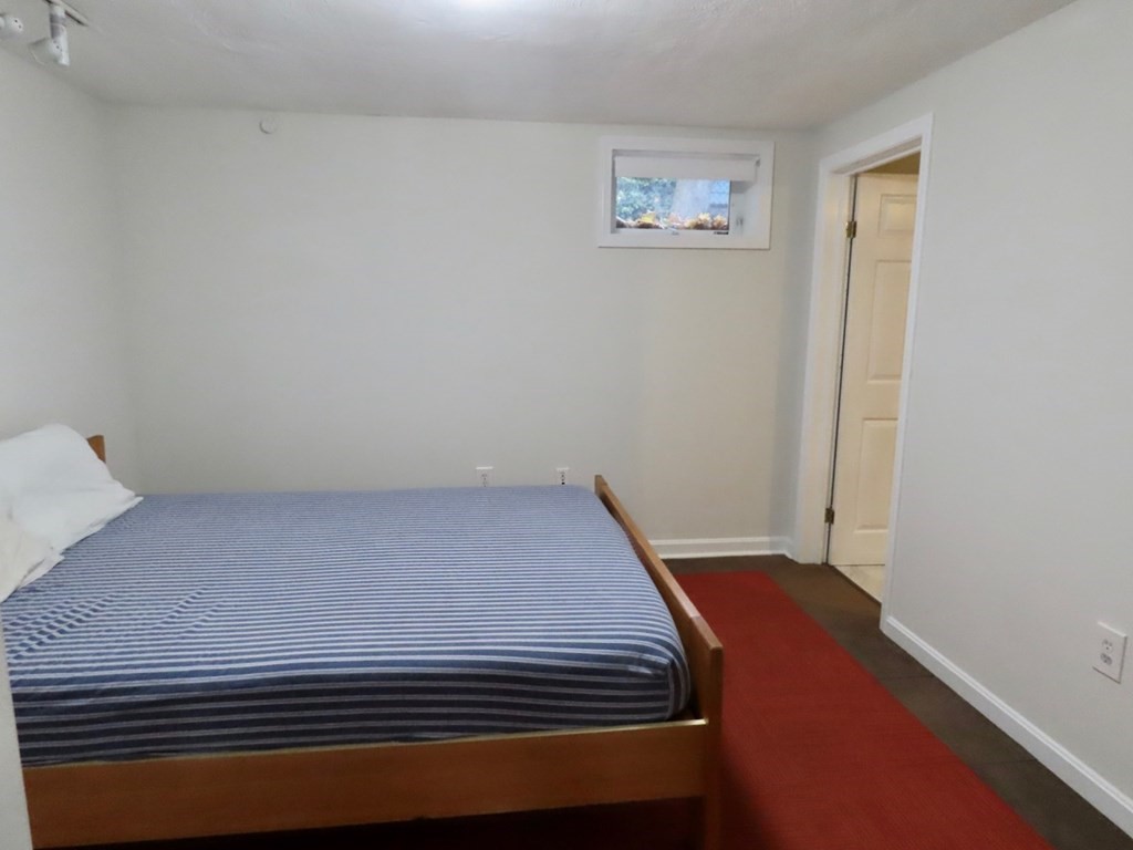 4 bed, 3 bath apartment for rent at 20 Donnell St, Neighborhood 9 — photo 14 of 23