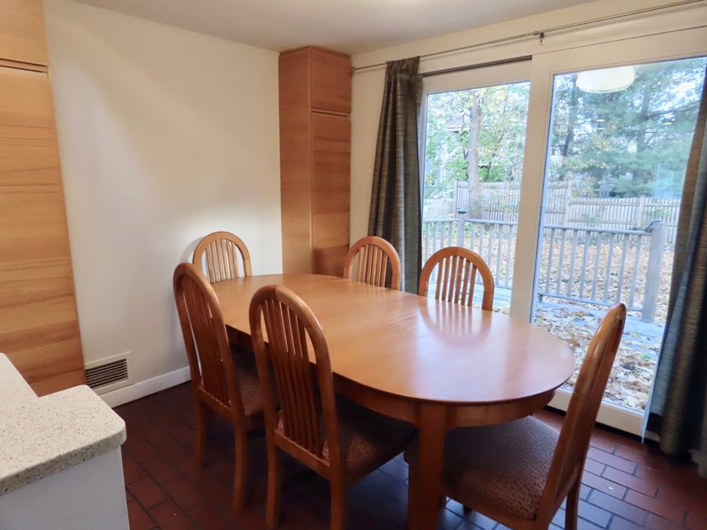 4 bed, 3 bath apartment for rent at 20 Donnell St, Neighborhood 9 — photo 4 of 23