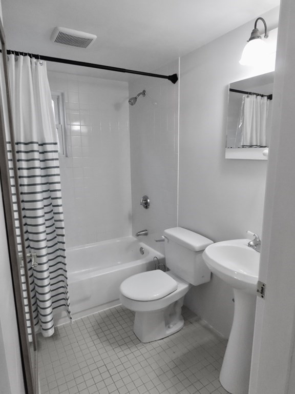 4 bed, 3 bath apartment for rent at 20 Donnell St, Neighborhood 9 — photo 10 of 23