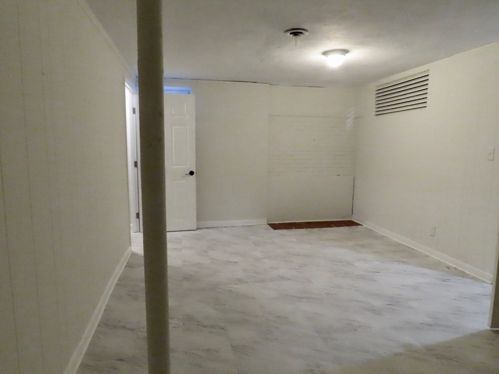 4 bed, 3 bath apartment for rent at 20 Donnell St, Neighborhood 9 — photo 20 of 23