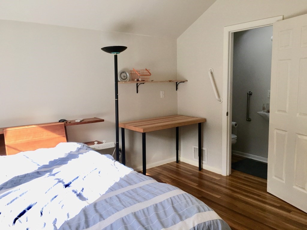 4 bed, 3 bath apartment for rent at 20 Donnell St, Neighborhood 9 — photo 3 of 23