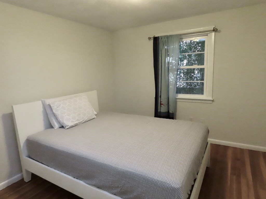 4 bed, 3 bath apartment for rent at 20 Donnell St, Neighborhood 9 — photo 12 of 23