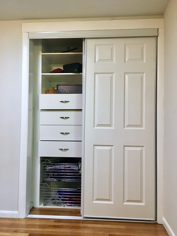 4 bed, 3 bath apartment for rent at 20 Donnell St, Neighborhood 9 — photo 16 of 23