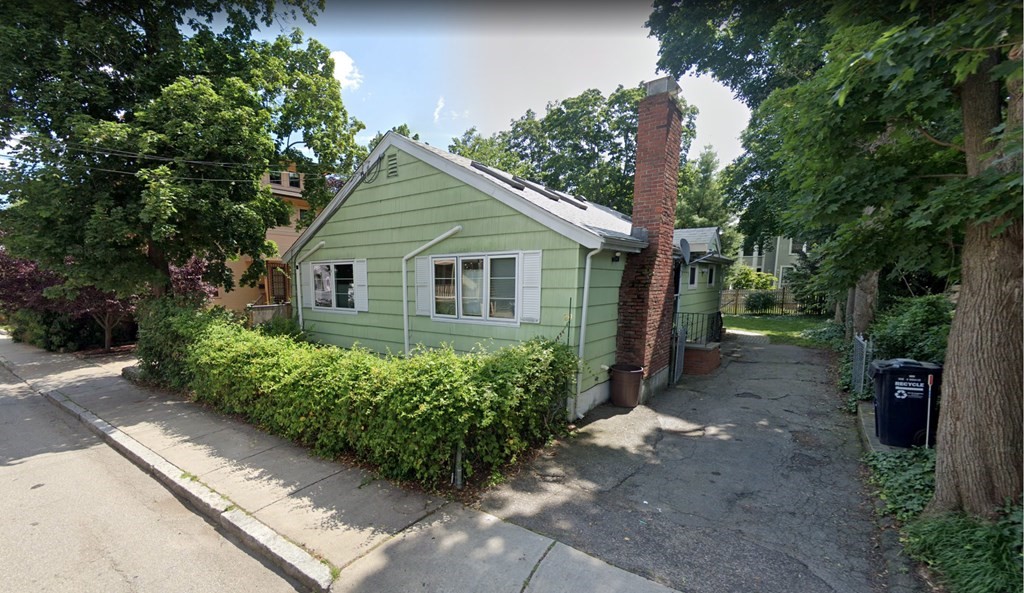 4 bed, 3 bath apartment for rent at 20 Donnell St, Neighborhood 9 — photo 1 of 23