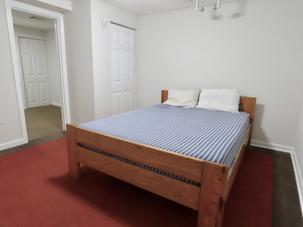 4 bed, 3 bath apartment for rent at 20 Donnell St, Neighborhood 9 — photo 15 of 23