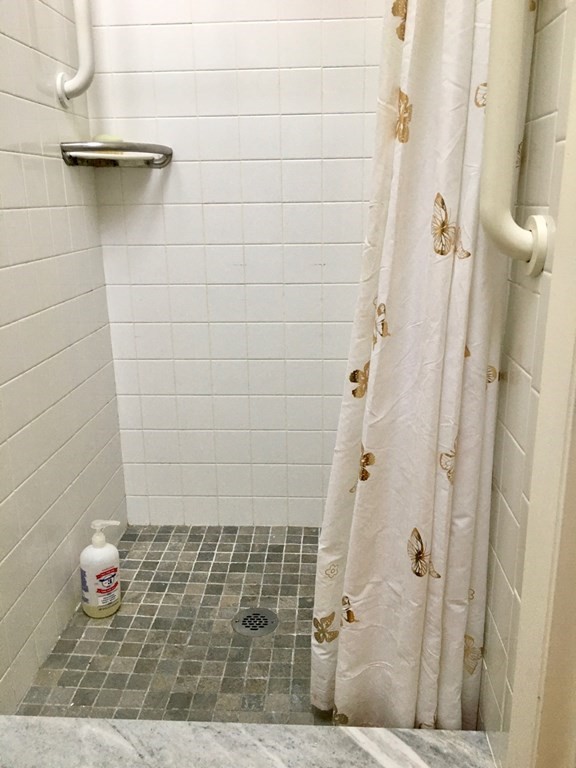 4 bed, 3 bath apartment for rent at 20 Donnell St, Neighborhood 9 — photo 13 of 23