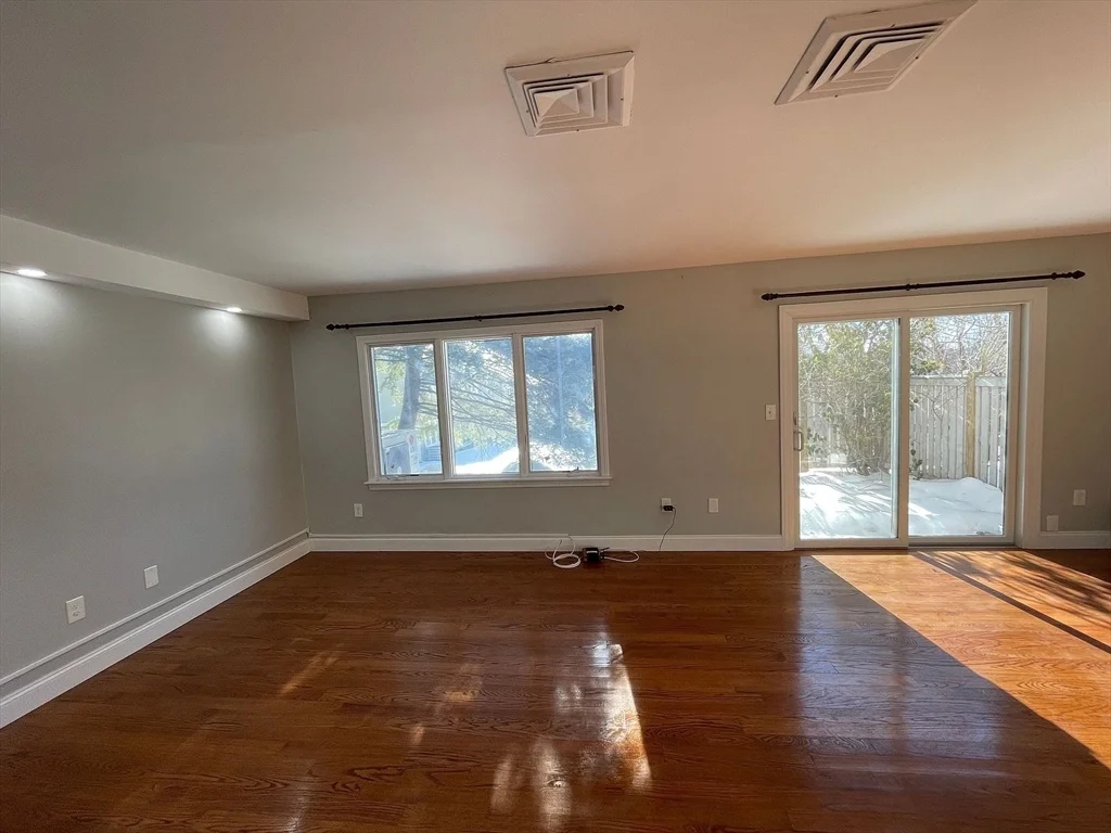 2 bed, 1 bath apartment for rent at 20 Drummer Boy Way Unit 20, Lexington — photo 9 of 23