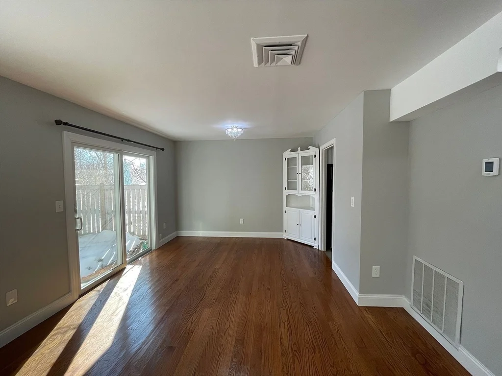 2 bed, 1 bath apartment for rent at 20 Drummer Boy Way Unit 20, Lexington — photo 6 of 23