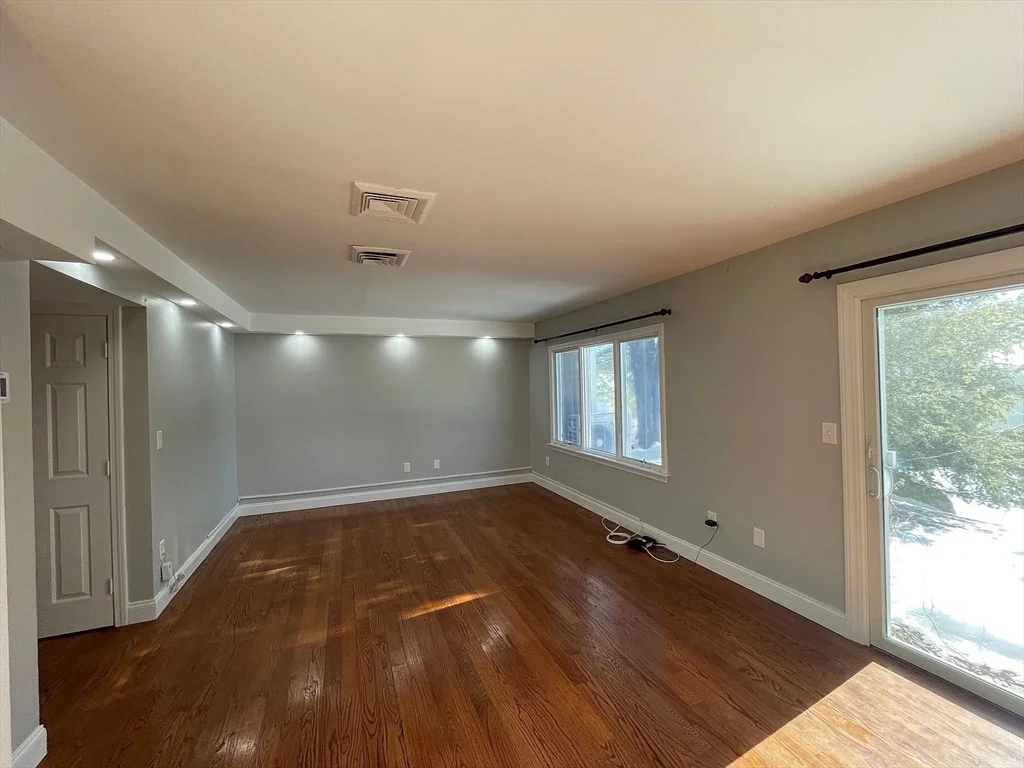 2 bed, 1 bath apartment for rent at 20 Drummer Boy Way Unit 20, Lexington — photo 8 of 23