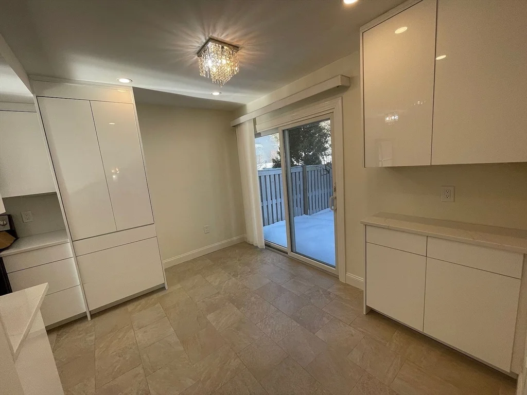 2 bed, 1 bath apartment for rent at 20 Drummer Boy Way Unit 20, Lexington — photo 3 of 23