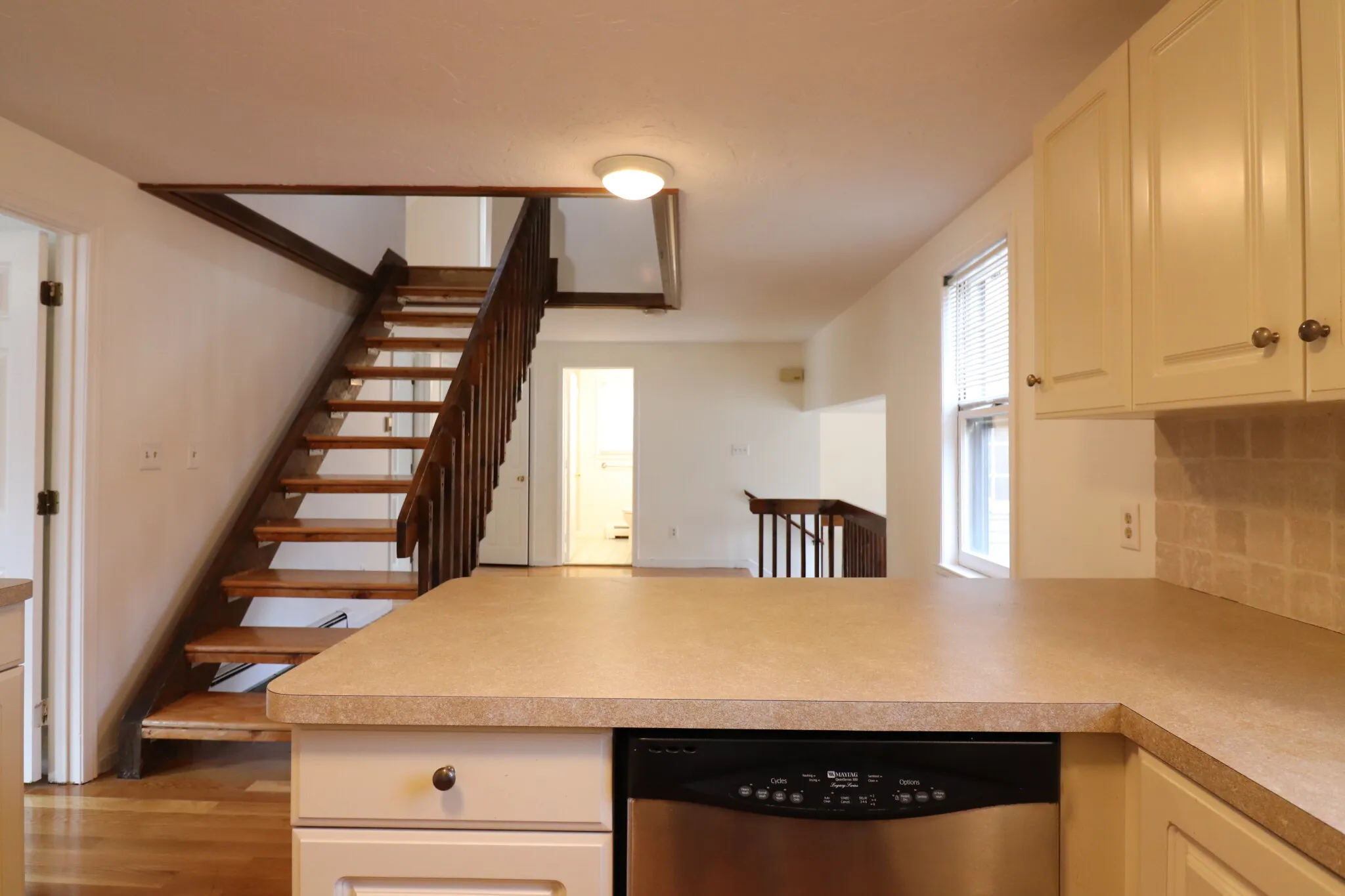 4 bed, 2 bath apartment for rent at 20 Eliot St Unit 1, Chestnut Hill — photo 7 of 25