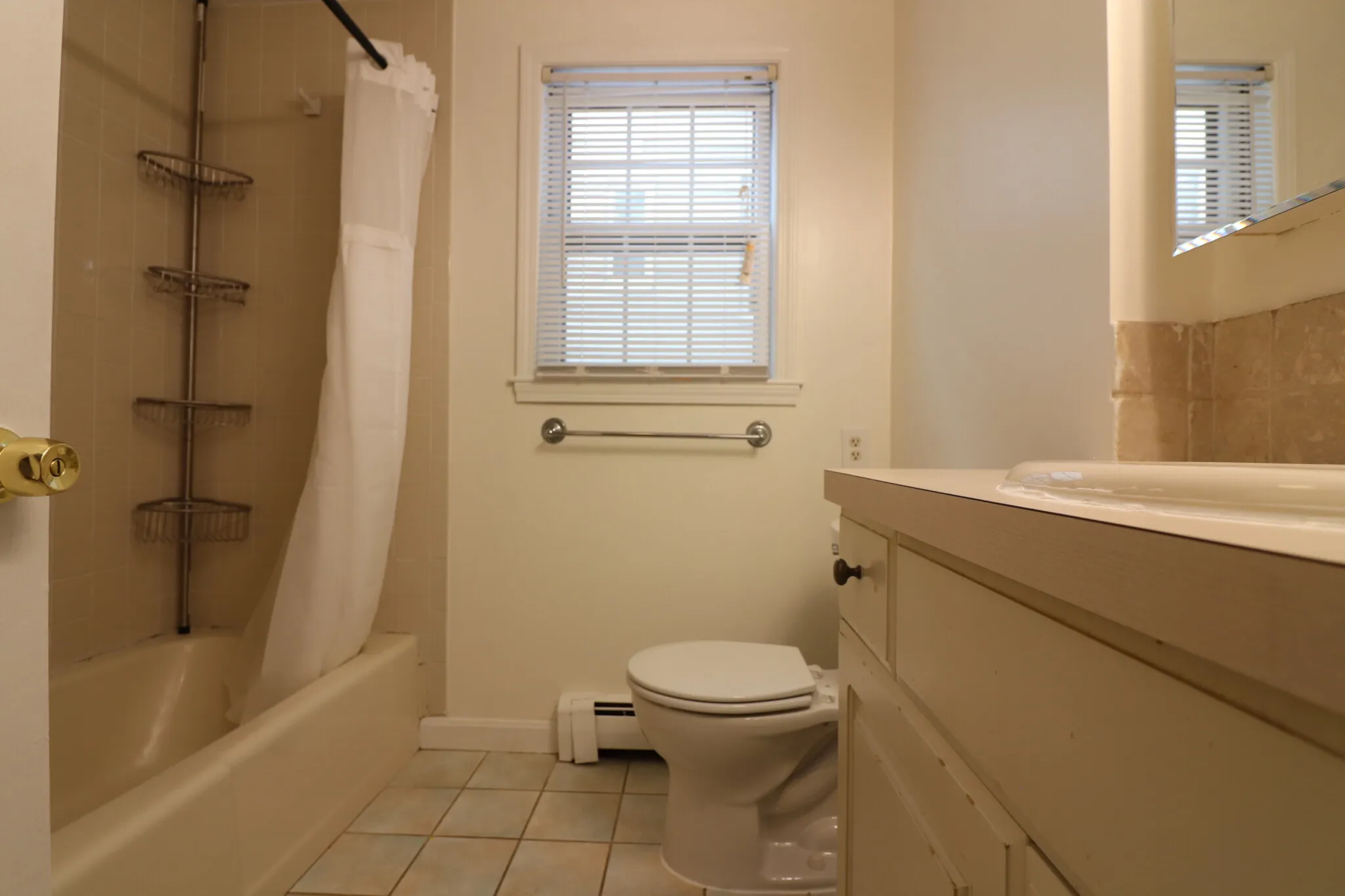 4 bed, 2 bath apartment for rent at 20 Eliot St Unit 1, Chestnut Hill — photo 14 of 25