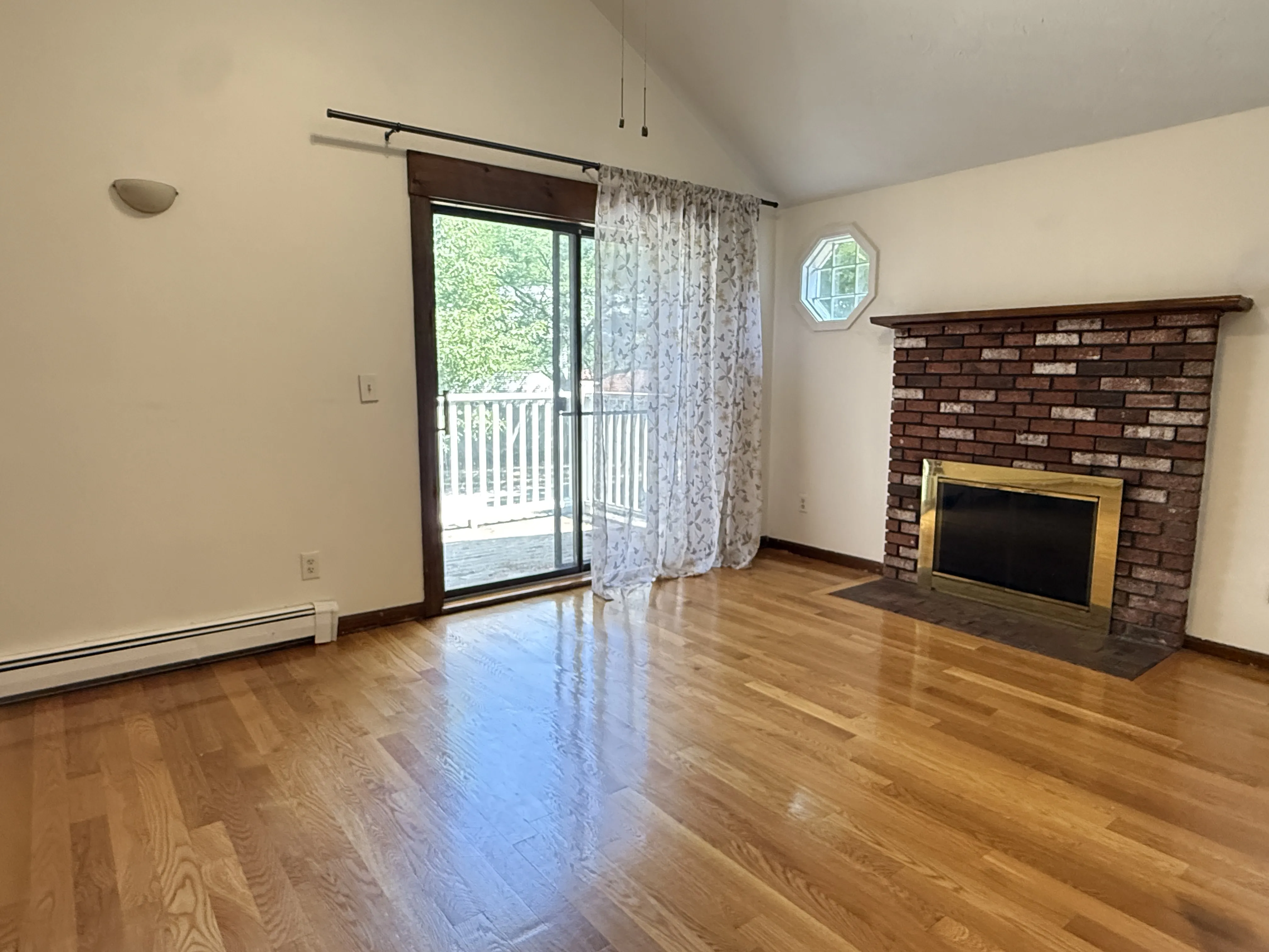 4 bed, 2 bath apartment for rent at 20 Eliot St Unit A, Chestnut Hill — photo 3 of 14