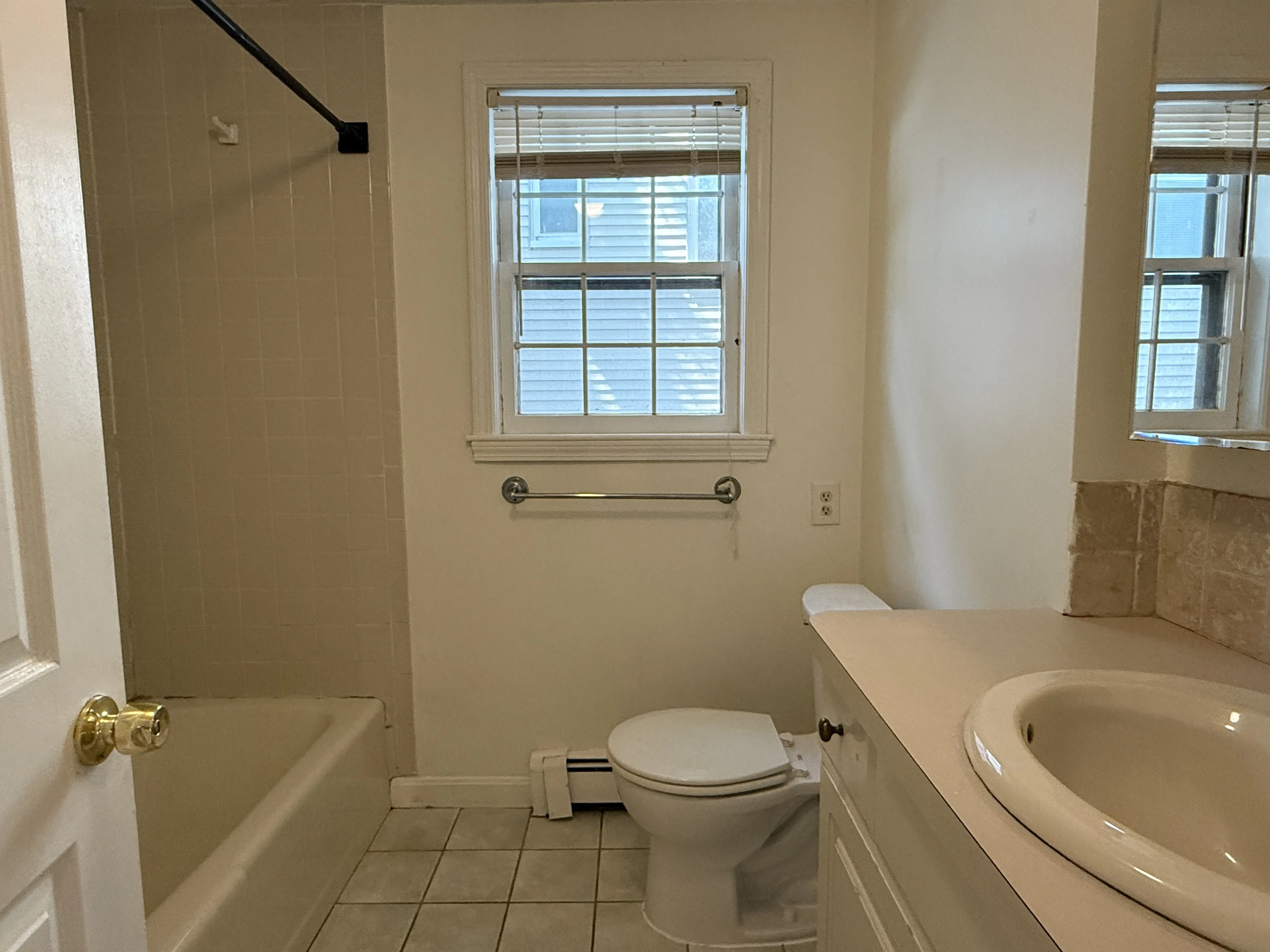 4 bed, 2 bath apartment for rent at 20 Eliot St Unit A, Chestnut Hill — photo 5 of 14