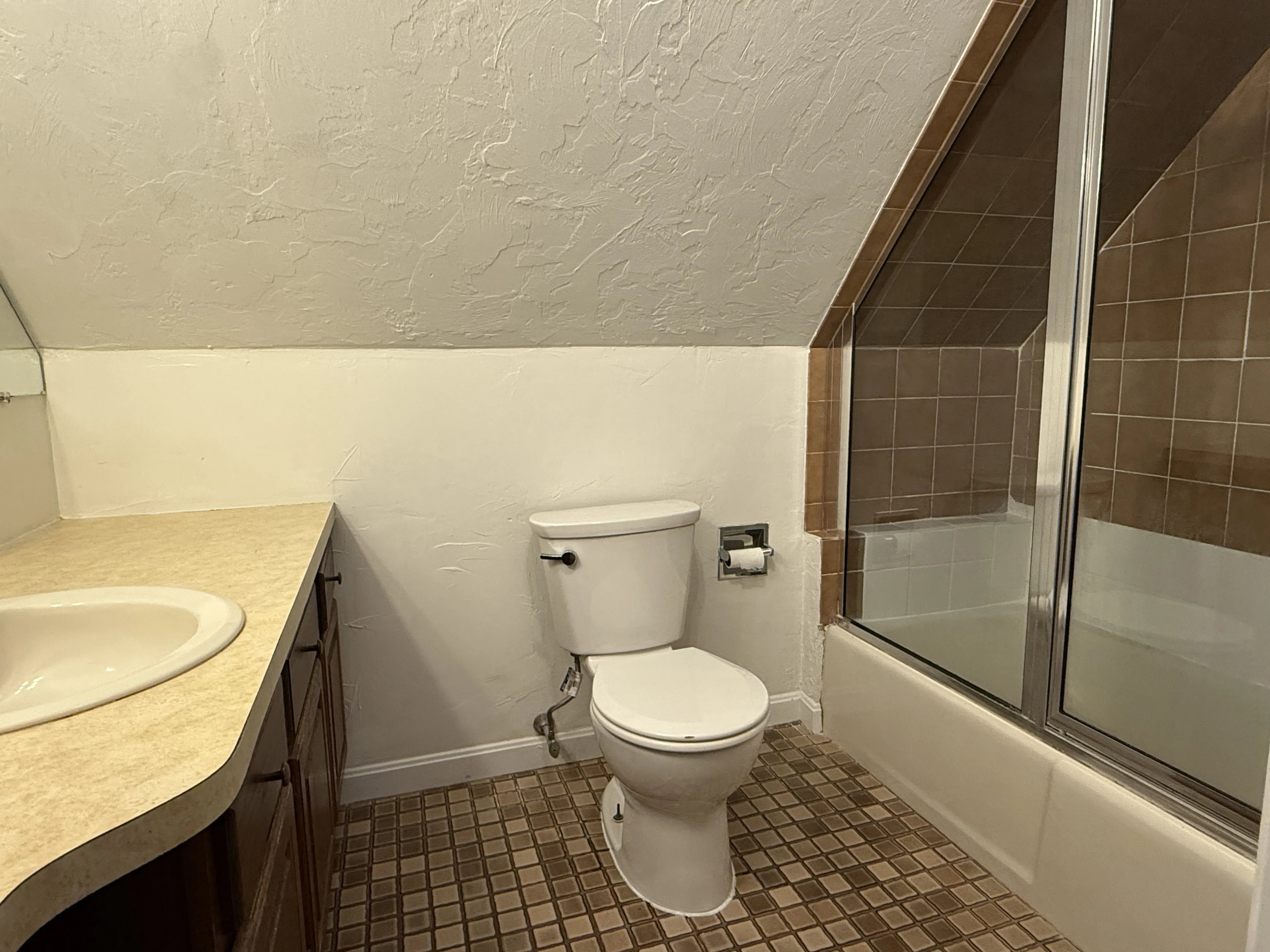 4 bed, 2 bath apartment for rent at 20 Eliot St Unit A, Chestnut Hill — photo 12 of 14