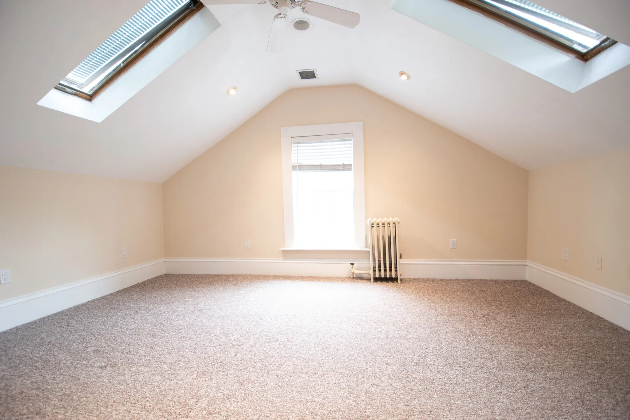 4 bed, 2 bath apartment for rent at 20 Ellery St Unit 2, Mid Cambridge — photo 5 of 8