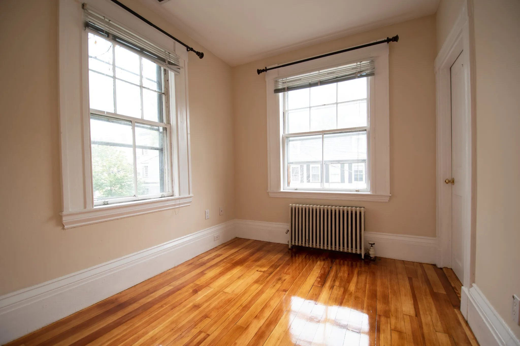 4 bed, 2 bath apartment for rent at 20 Ellery St Unit 2, Mid Cambridge — photo 2 of 8