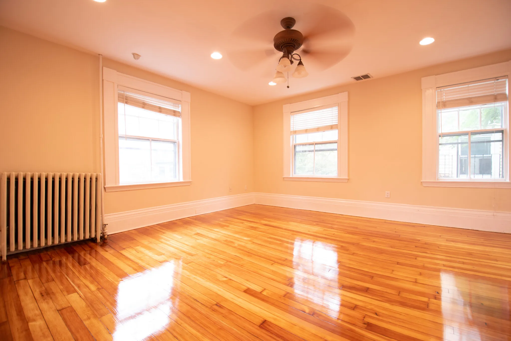 4 bed, 2 bath apartment for rent at 20 Ellery St Unit 2, Mid Cambridge — photo 1 of 8